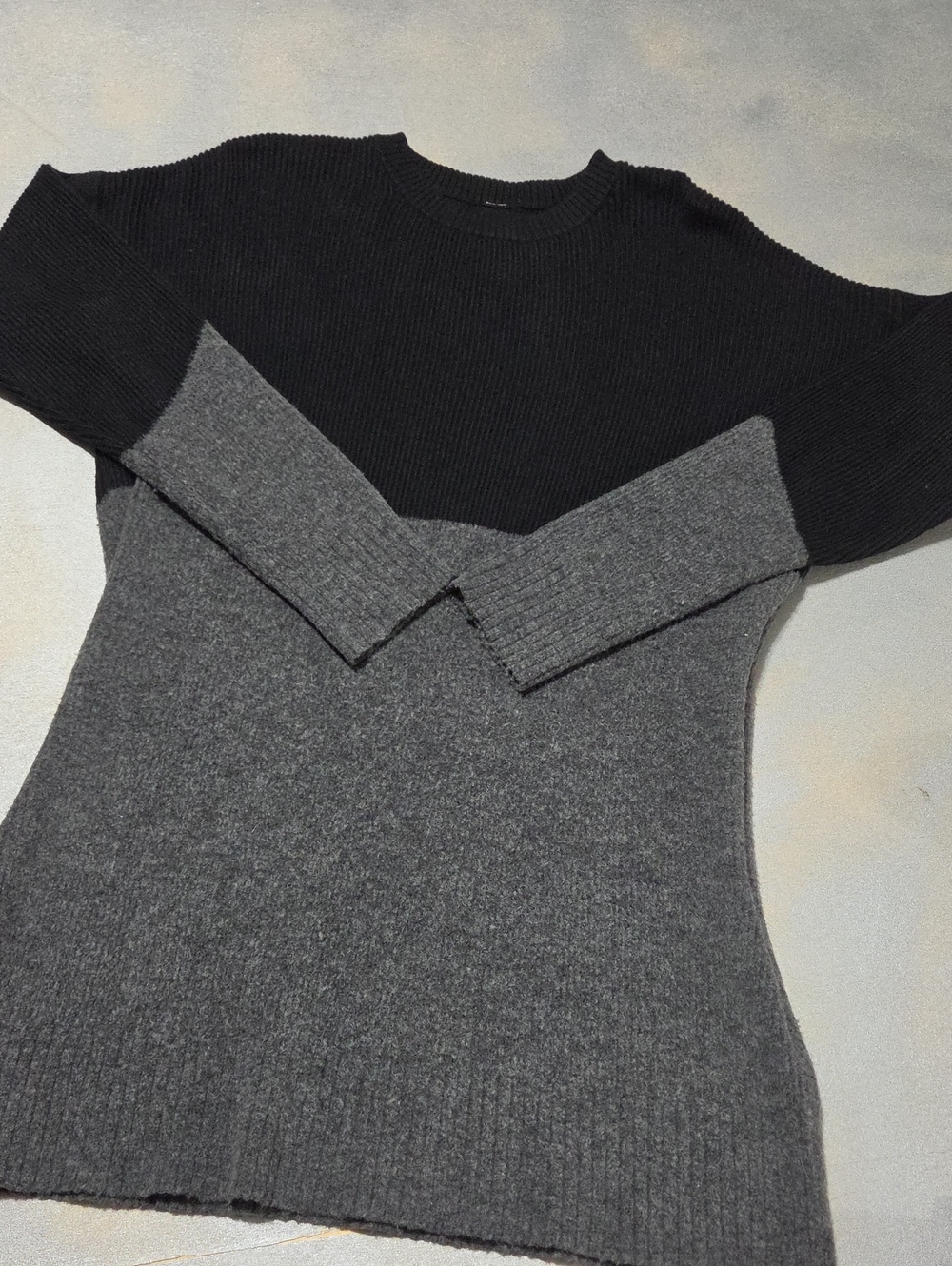lululemon athletica Two-Tone Crewneck Sweater in Black and Charcoal Gray